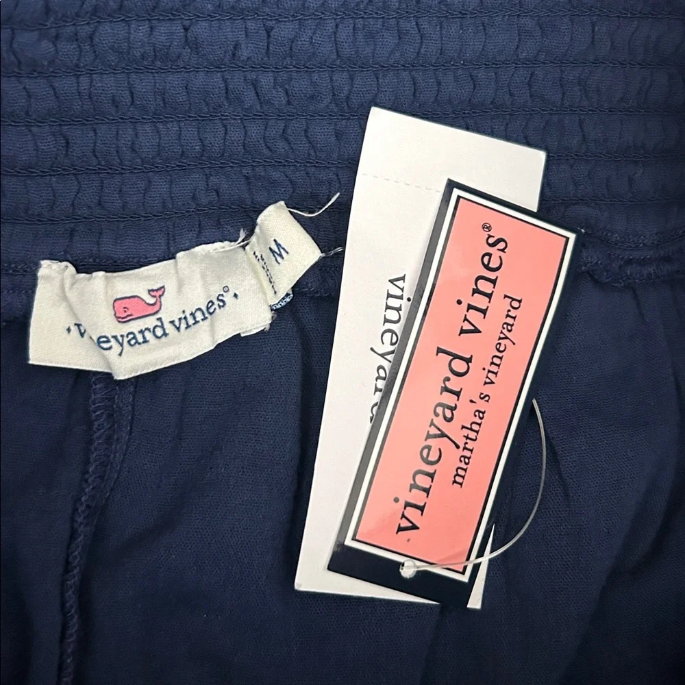 NWT Vineyard Vines Gauze Smocked Pull on Shorts in Deep Bay, size Medium - Picture 4 of 4